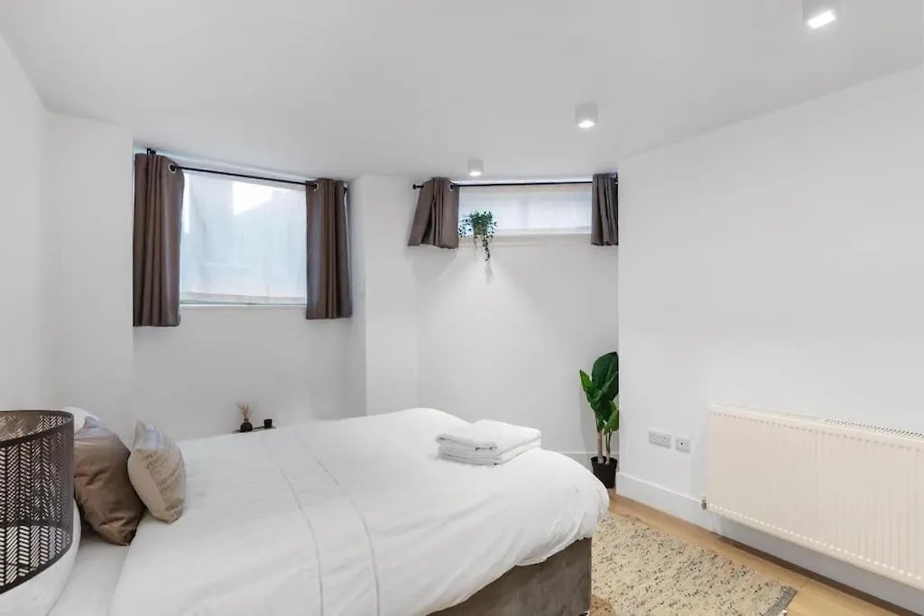Bank/Monument Apartment London