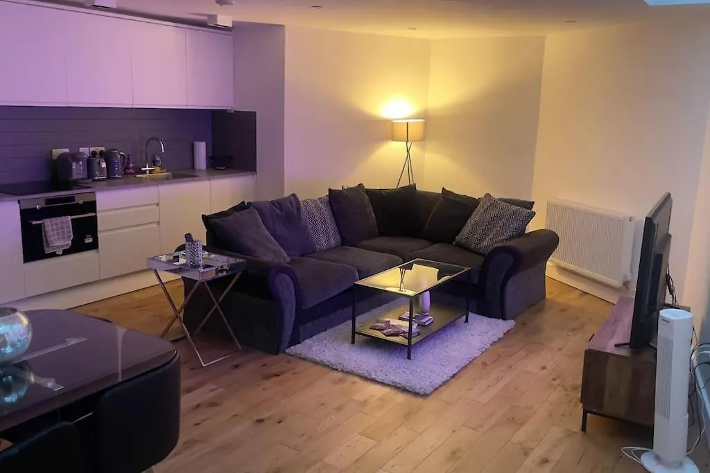Bank/Monument Apartment location