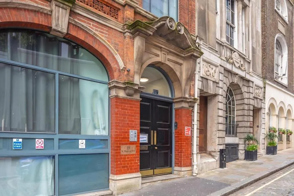 Bank/Monument Apartment London